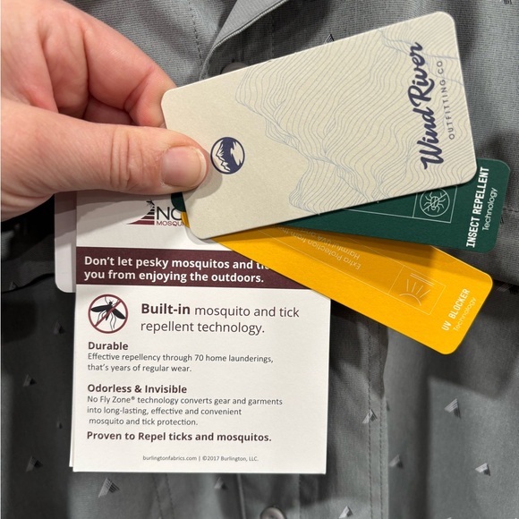 NWT Mens Wind River Button Up - Picture 3 of 3